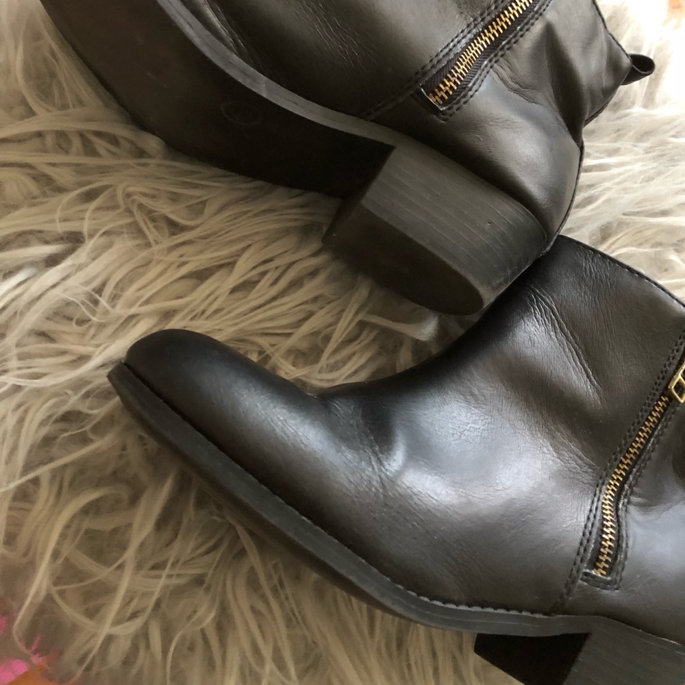 Black booties 👢